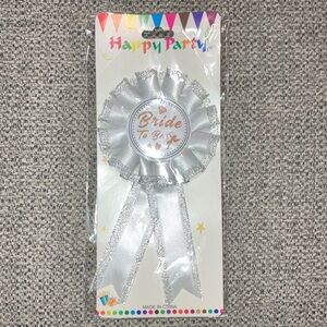 “Bride To Be” pin 🧷💍 🤍